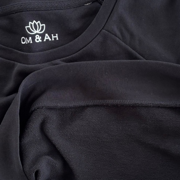 NWOT Om & Ah London Relaxed Black Sweatshirt, "Full Moon" in Medium - Picture 4 of 4